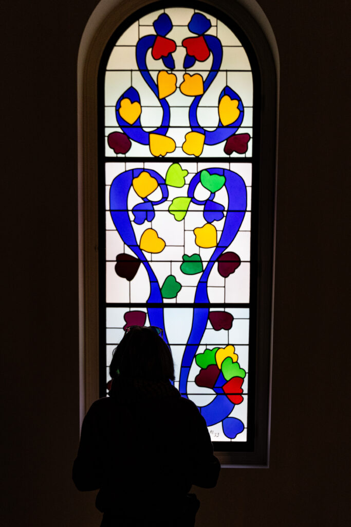 زجاجية من كنيسة فانس (خدمة المتحف)